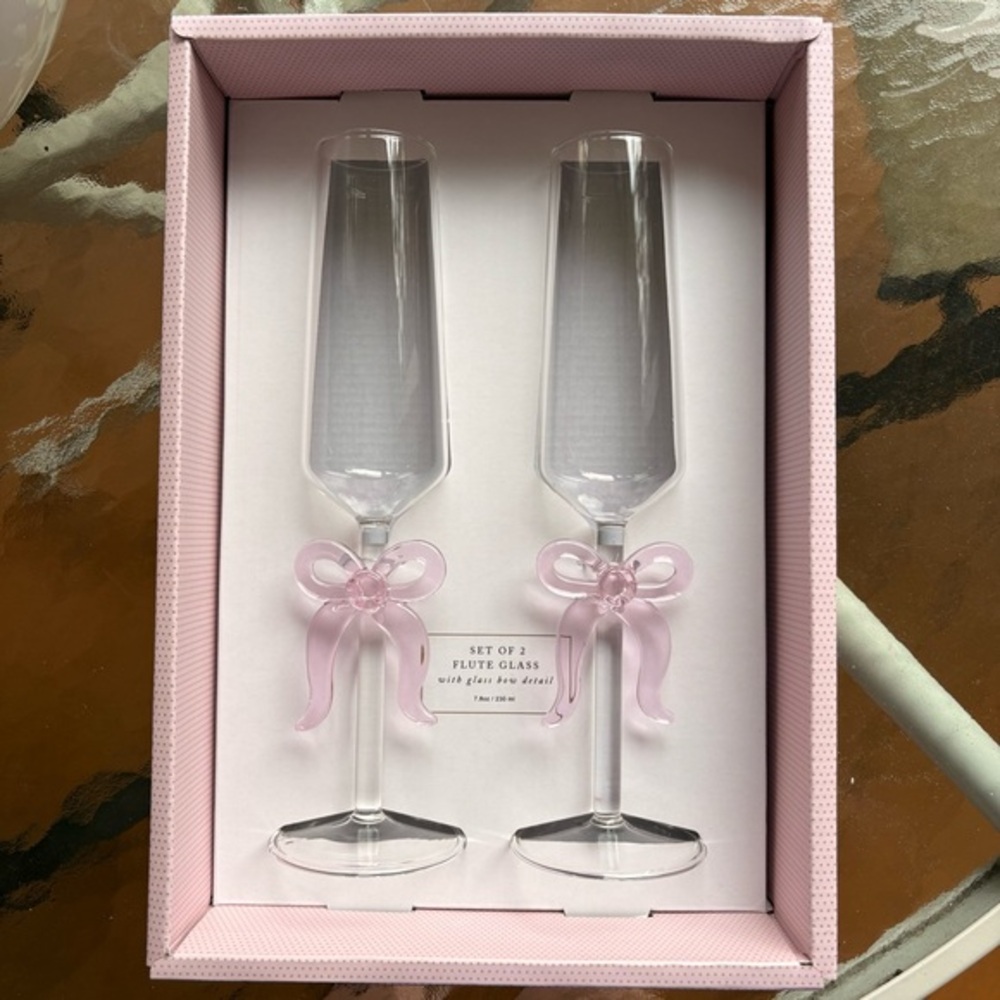 NWT Cupcakes & Cashmere Clear Champagne Flutes with Pink Bow
